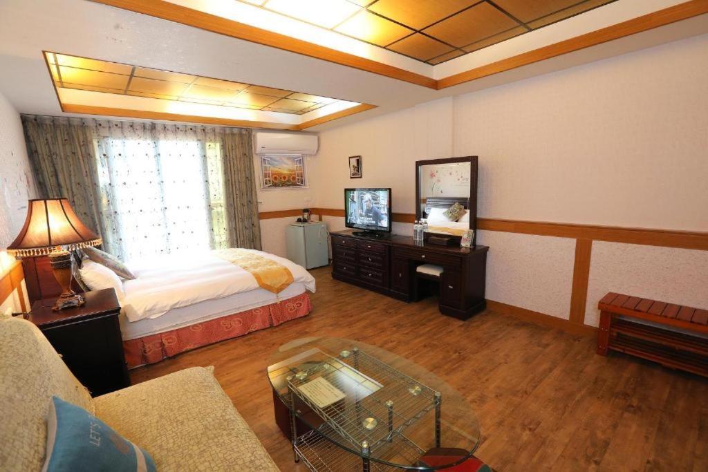 First Place B&B Hualien City Exterior photo